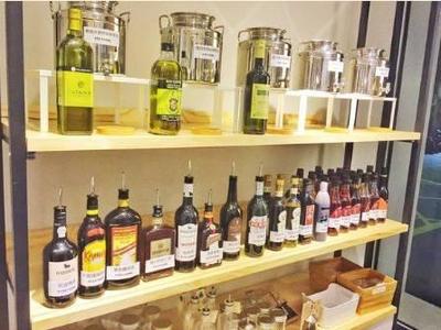 一對情侶開的「無包裝食材店」:想買多少分量就買多少